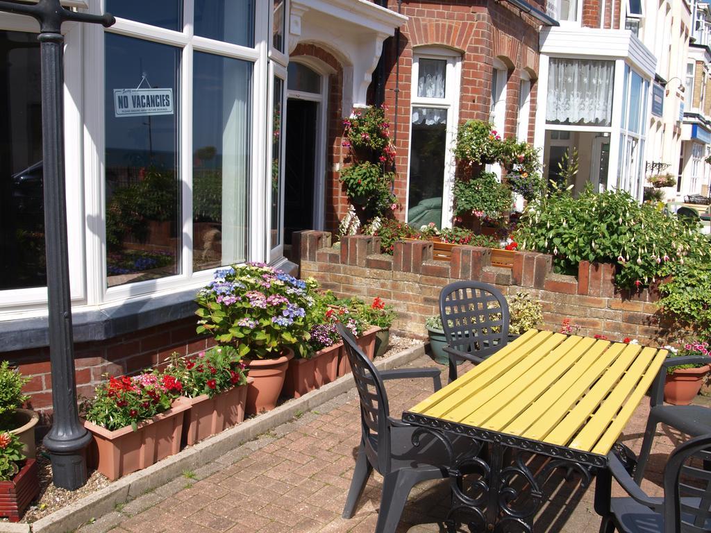 Blantyre Guest House Bridlington Bagian luar foto