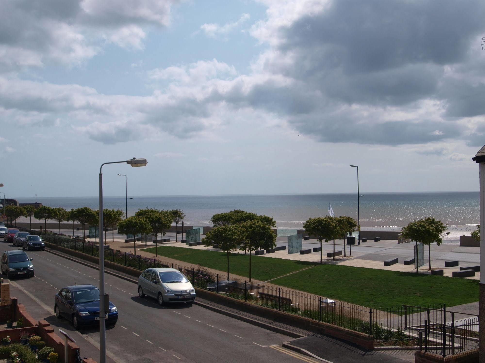 Blantyre Guest House Bridlington Bagian luar foto